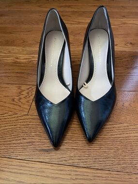 Zara Black Pointed Leather Pumps with V-Notch